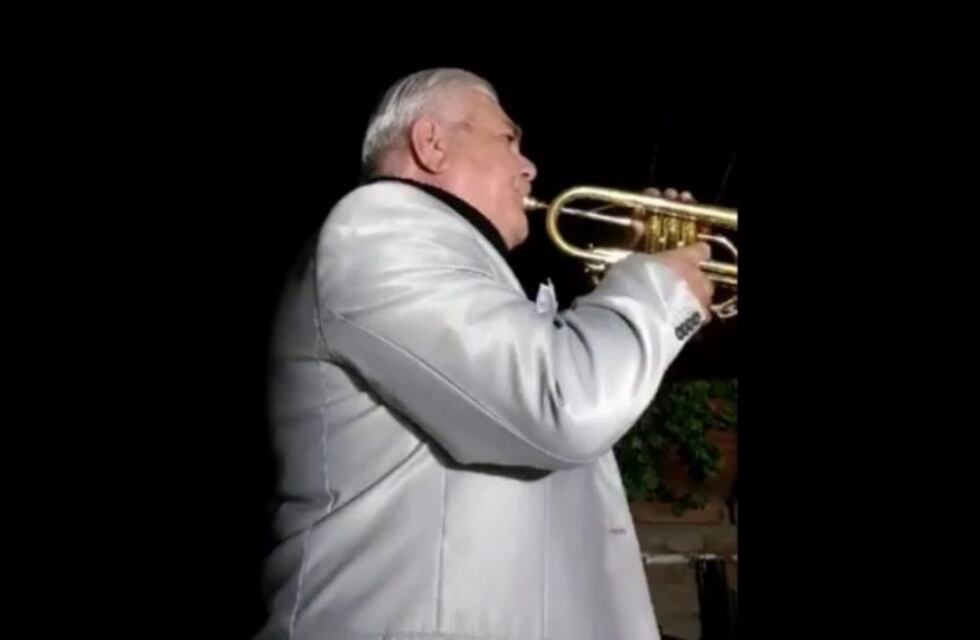 El puntaltense Jorge Máximo durante 150 días tocó con su trompeta el himno Nacional