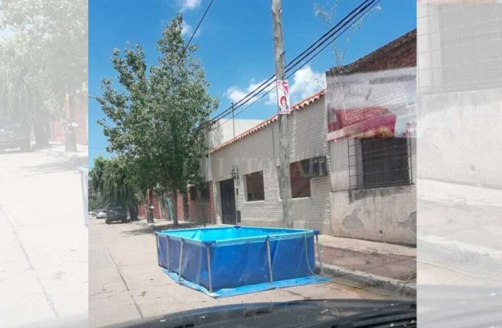No aguantó el calor y se armó la pelopincho en plena calle
