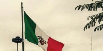 04/09/2016 Bandera de México\u002E POLITICA SOCIEDAD MÉXICO CENTROAMÉRICA TWITTER