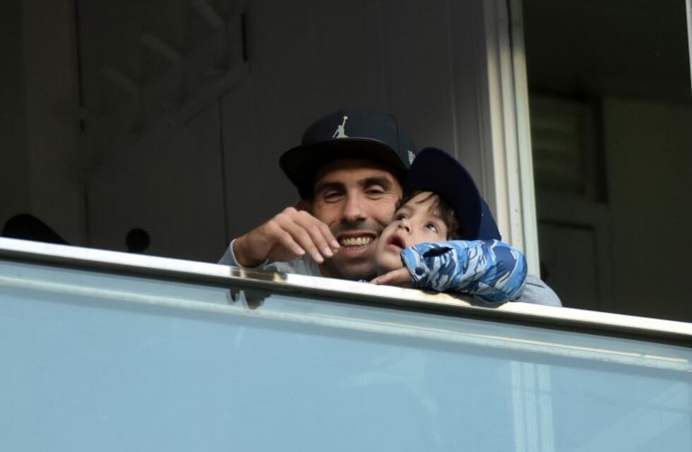 Visita de lujo: Carlos Tevez fue a ver a Boca a La Bombonera