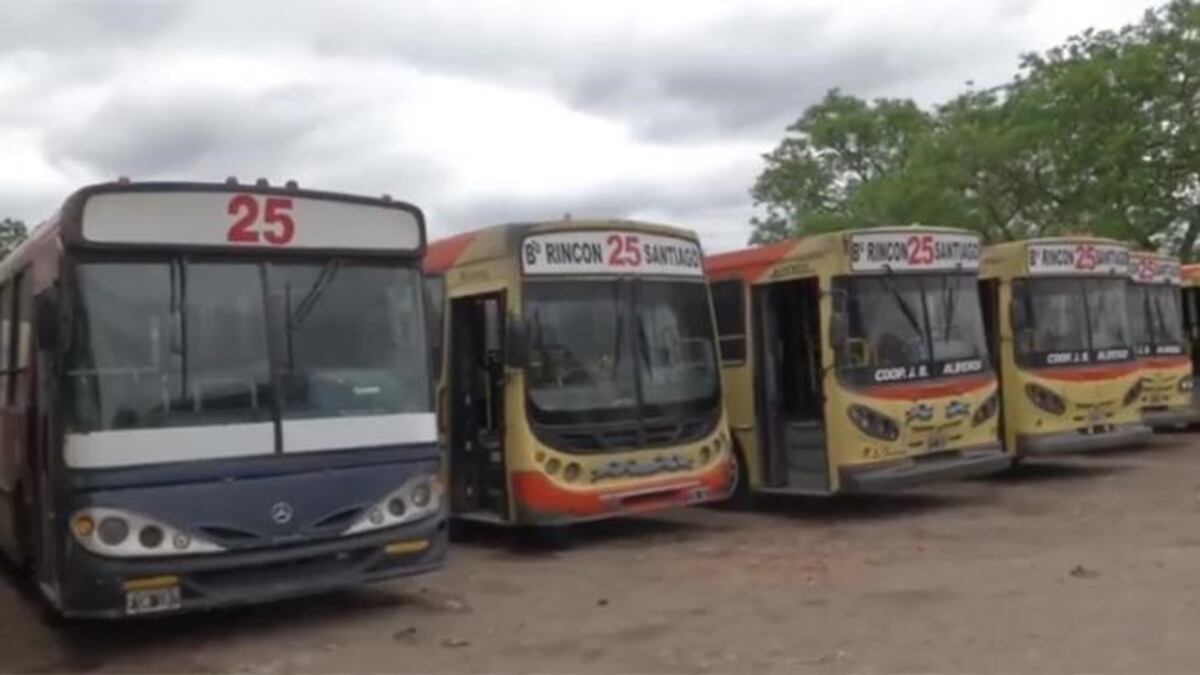 Los choferes comentaron que si no le dan una respuesta, el lunes cortarán el puente Carretero\u002E