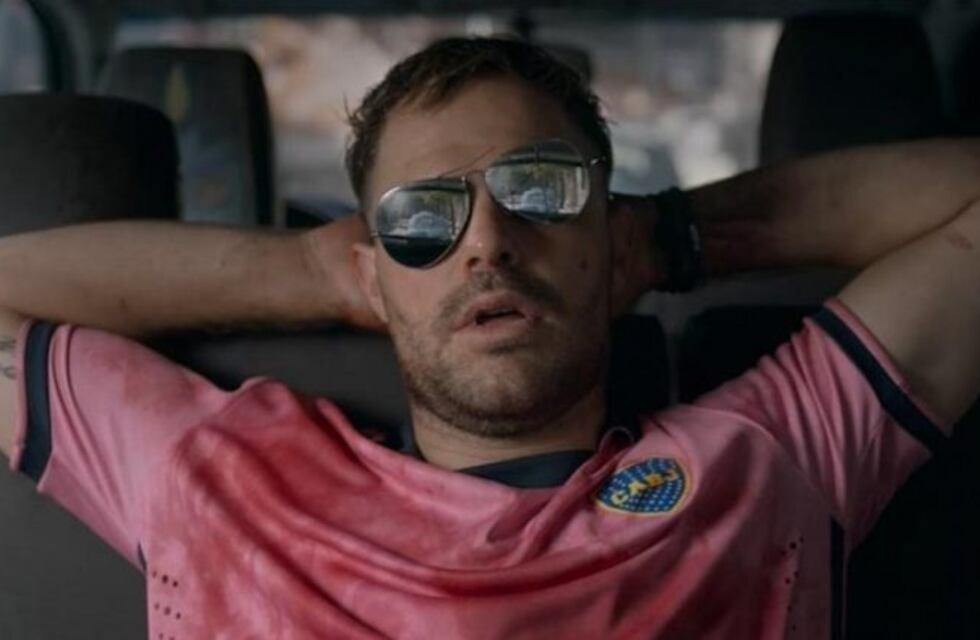 El director de la película 4x4 reveló porque Peter Lanzani usa la camiseta rosa de Boca