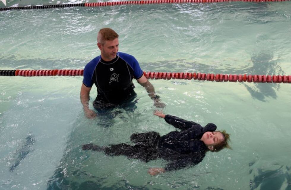 Técnica de auto rescate acuático infantil permite salvar vidas