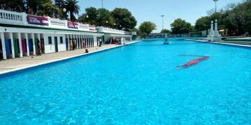 Las imágenes del festejo de los 100 de la pileta del Parque Sarmiento.