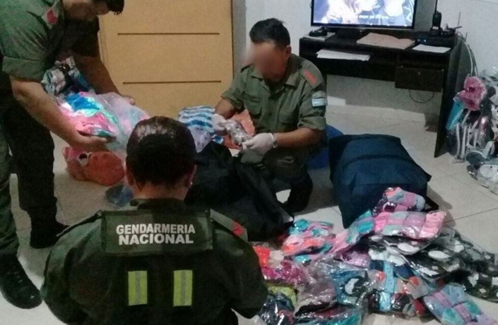 Un micro iba cargado de mercadería ilegal y lo paró la Gendarmería mendocina