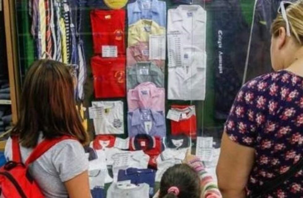 Por las nubes: los uniformes escolares vienen con un 40% de incremento