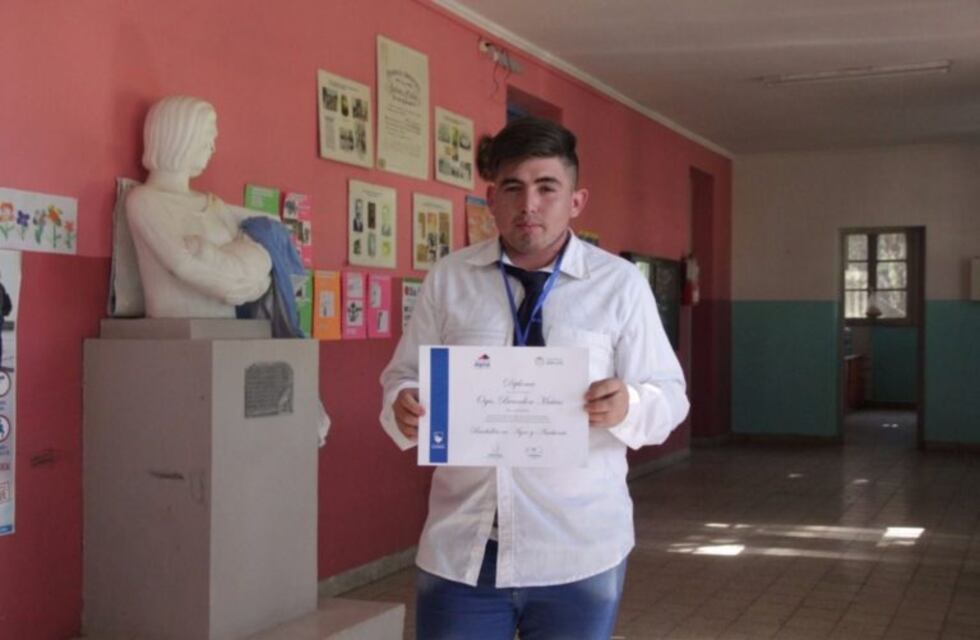 La localidad de Lavaisse celebró el egreso del primer alumno del secundario
