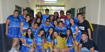 Fotos de 2019 de Leonel junto a sus compañeros que este año cursan el sexto año de la Escuela de Comercio 3\u002E