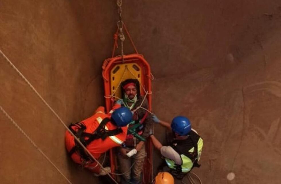 Un trabajador cayó a un pozo y fue rescatado por Bomberos Voluntarios de Iguazú