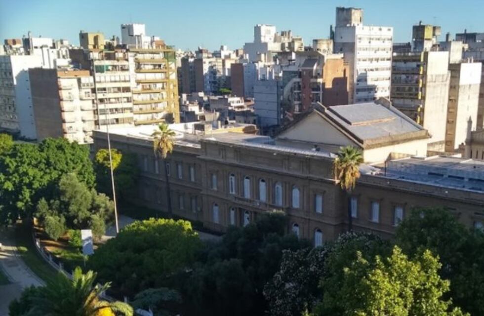 Denunciaron a un maestro de música por fotografiarse desnudo en el aula