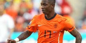Eljero Elía, extremo derecho que integró el seleccionado holandés en el Mundial 2010\u002E En Holanda sostienen que hay negociación con Talleres\u002E