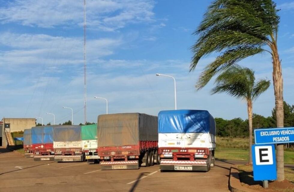 Retienen camiones con soja en la frontera con Corrientes hasta verificar si las guías son legales