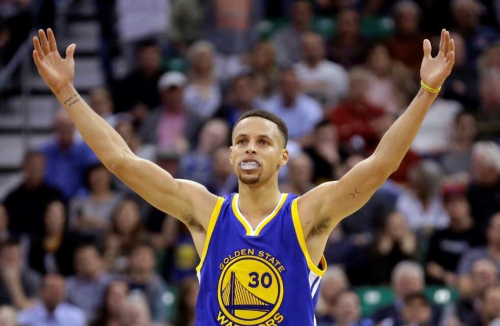 Un campeón de la NBA metió un "golazo" con los pies