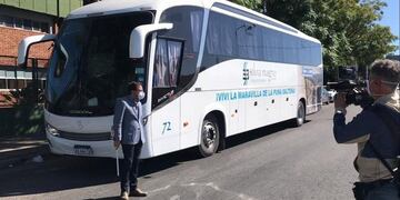 Un micro con 13 salteños está varado hace más de un día en Buenos Aires\u002E (Clarín)