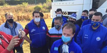 Sergio Aladio, el secretario general del Sindicato de Camioneros de Santa Fe encabezó marcha de choferes para reclamar mejor trato en los controles por el coronavirus\u002E (Facebook)