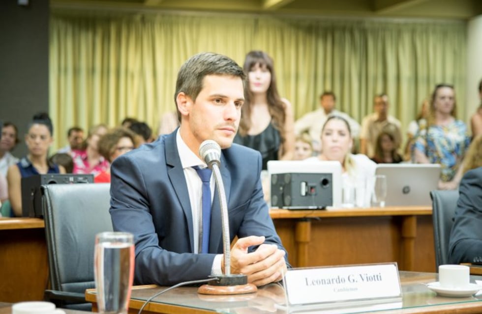 El concejal Leonardo Viotti denuncia el mal estado de los minibuses