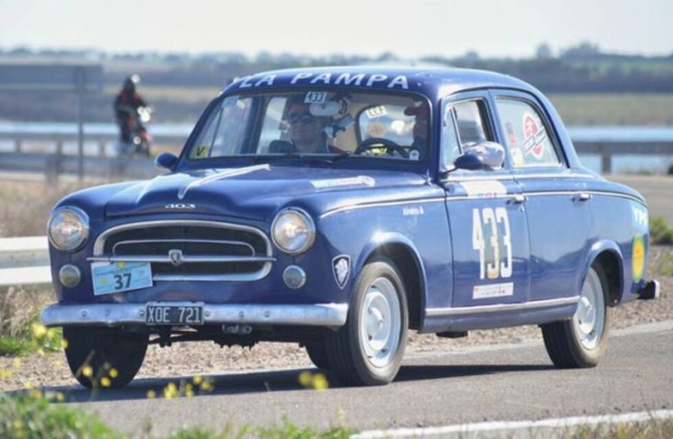 El Club de Vehículos Antiguos de La Pampa celebró una competencia en su 20° aniversario