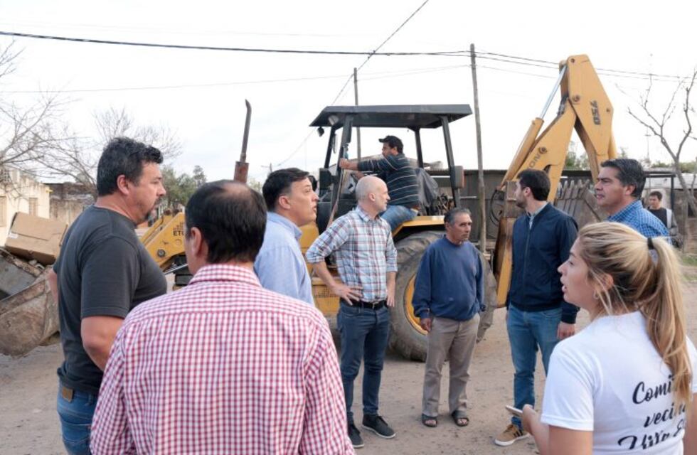 Equipos municipales realizaron un operativo integral de limpieza en Villa Elisa