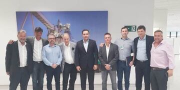 Valdés recorrió una planta de celulosa en Brasil