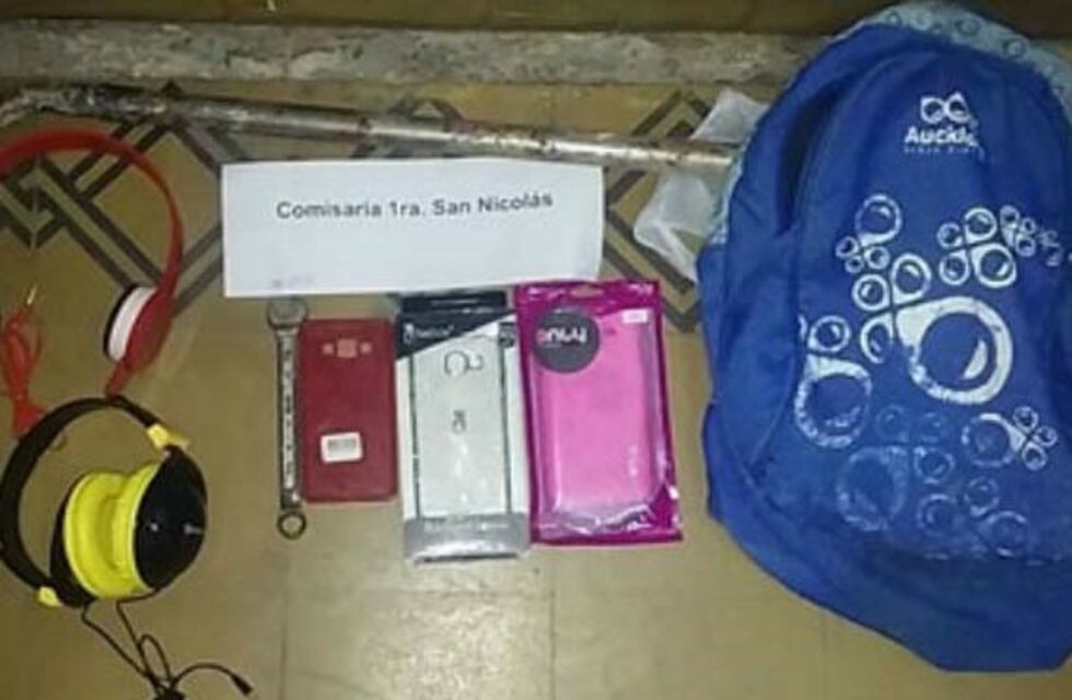 Rompieron la vidriera de un local de accesorios para celulares y se llevaron fundas y auriculares