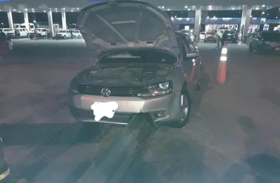 Chocó un automóvil en el ingreso al área de servicios de Leones