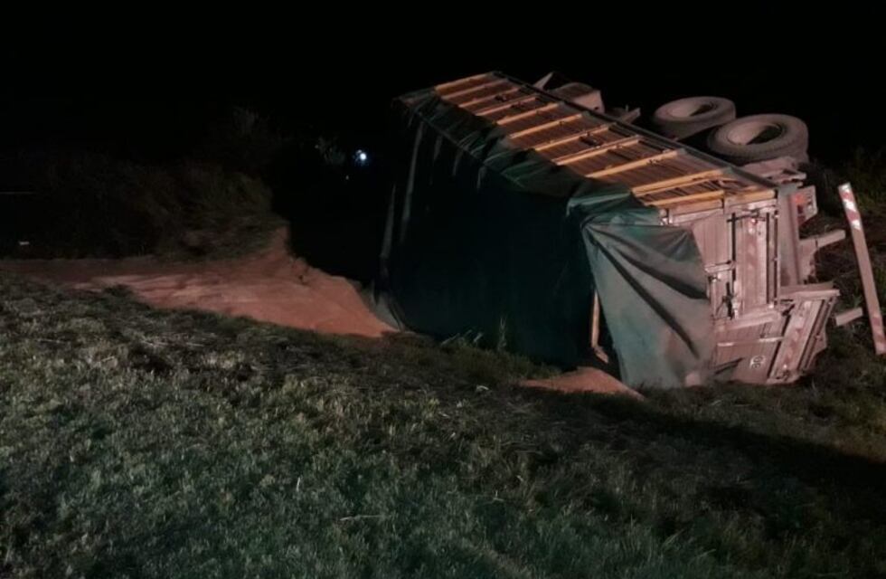 Un camionero santafesino falleció luego de chocar sobre la Ruta Nacional 33 en el acceso a Chabás