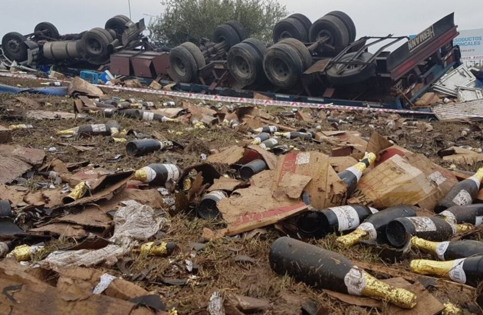 Murió un camionero tras volcar en la autopista Córdoba Rosario