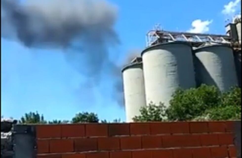 Bomberos sofocaron un incendio en la planta de la empresa Bunge en Puerto San Martín