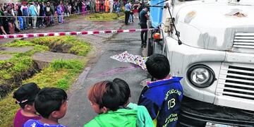 Camión mató a un joven en moto en barrio Toba