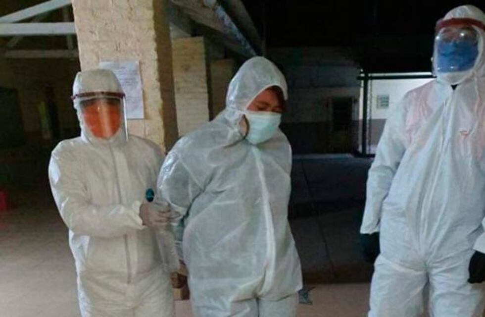 Una empleada municipal compartió mates con una infectada de coronavirus y fue detenida