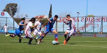 Unión fue goleado 4 a 1 por Arsenal (@clubaunion)