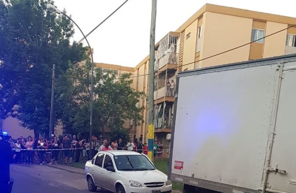 Asesinaron a un ex policía e hirieron de gravedad a otro hombre en barrio Rucci