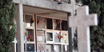 San Rafael: los robos de placas en el cementerio no paran.
