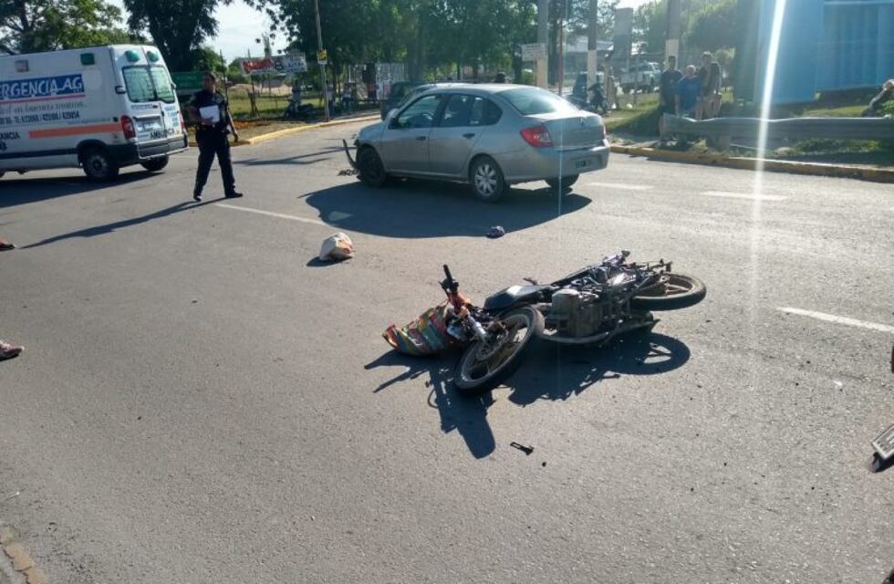 Accidente de tránsito sobre la Rotonda Fangio: dejó como saldo un motociclista herido