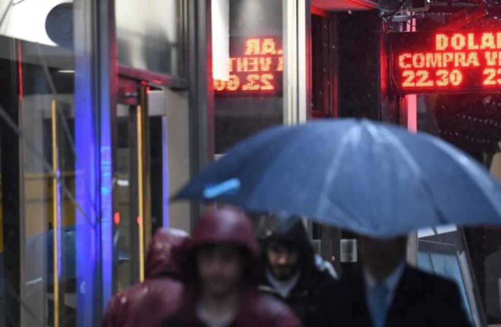 El dólar minorista subió 22 centavos y cerró a $23,12