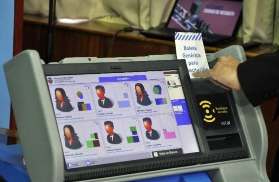Papel y digital: el complicado doble voto de octubre en Neuquén