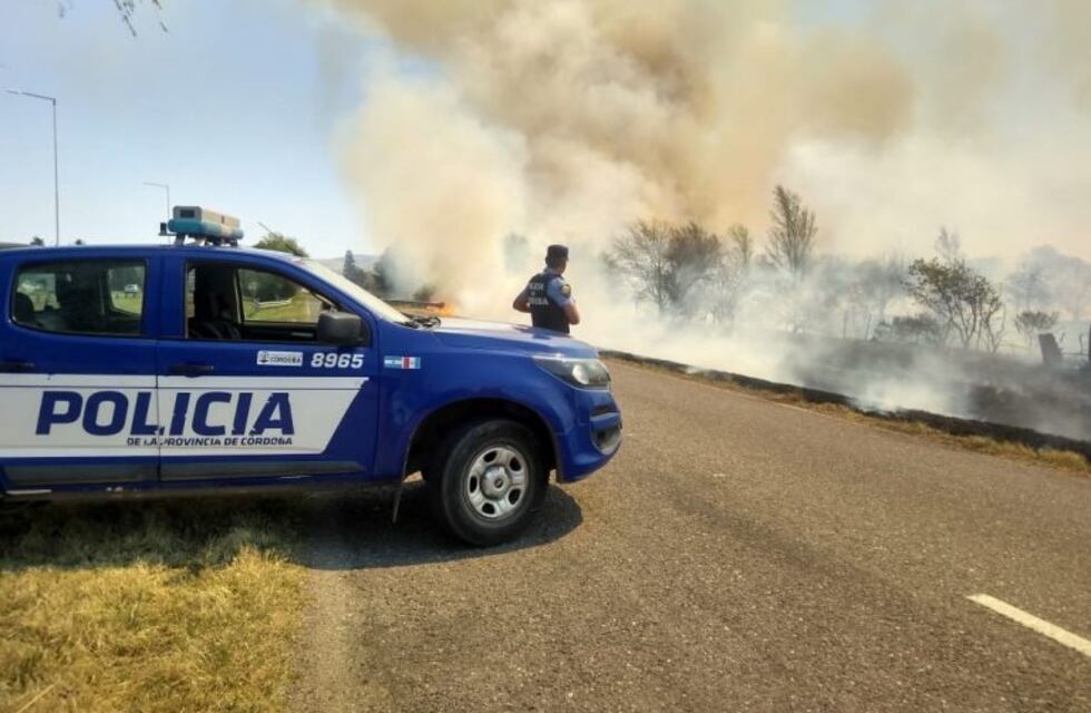 Malagueño: Bomberos combaten dos focos de incendio
