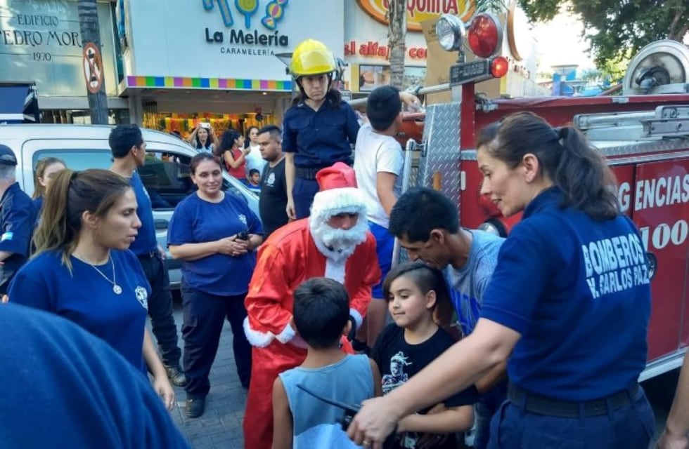 Papá Noel recorrerá Villa Carlos Paz escoltado por los Bomberos Voluntarios