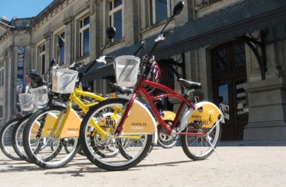 Santa Fe entrega bicicletas en comodato al personal de salud