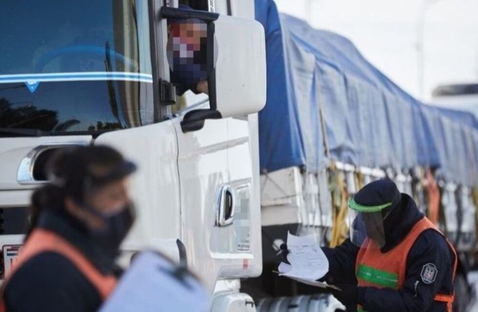 Mendoza: aislaron a nueve policías por el efectivo contagiado