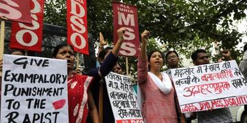 India: tiene 15 años, fue violada por sus compañeros y maestros durante 6 meses