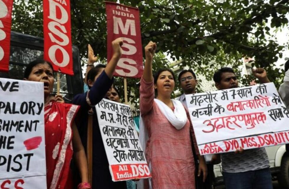 India: tiene 15 años, fue violada por sus compañeros y maestros durante 6 meses