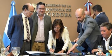 La firma del convenido para subsidiar el transporte\u002E