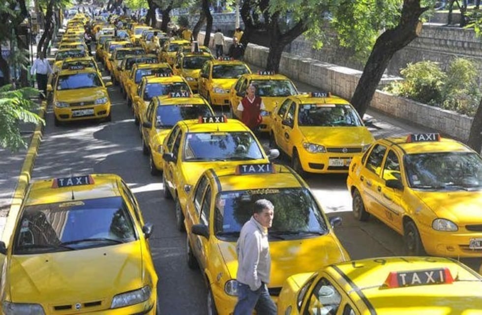 Pararán los taxis desde esta medianoche en la ciudad de Córdoba