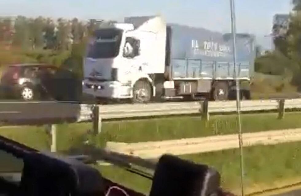 Manejaba en contramano y a gran velocidad por la ruta 12