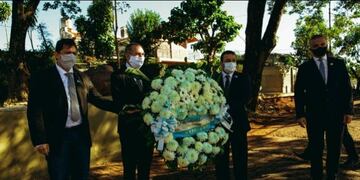 El gobernador Oscar Herrera Ahuad presidió el acto recordatorio del 25 de Mayo, en el barrio homónimo de Posadas\u002E (Misiones Online)