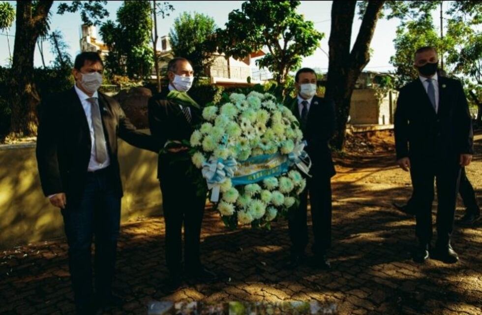 Herrera Ahuad presidió el acto patrio en Posadas junto a Leonardo Stelatto