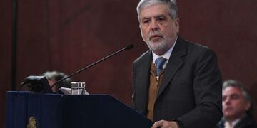 DYN36, BUENOS AIRES, 20/07/2018, JULIO DE VIDO EXPONE EN LA AUDIENCIA PUBLICA SOBRE EL APROVECHAMIENTO HIDROELÉCTRICO DEL RÍO SAN CRUZ, EN EL SALÓN AZUL DEL SENADO DE LA NACIÓN\u002E FOTO:DYN/SENADO/DIAZ AZCUE\u002E ciudad de buenos aires julio de vido audiencia publica por las represas hidroelectricas de la provincia de Santa Cruz audiencias publicas energia