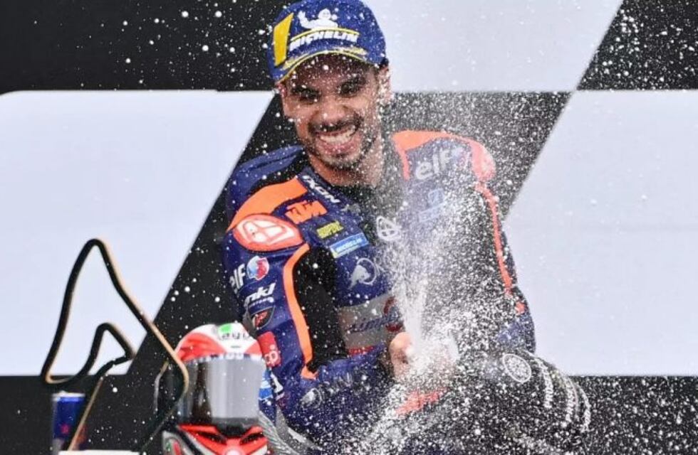 El piloto de Moto GP Miguel Oliveiras anunció su casamiento con la hermanastra tras 11 años de noviazgo