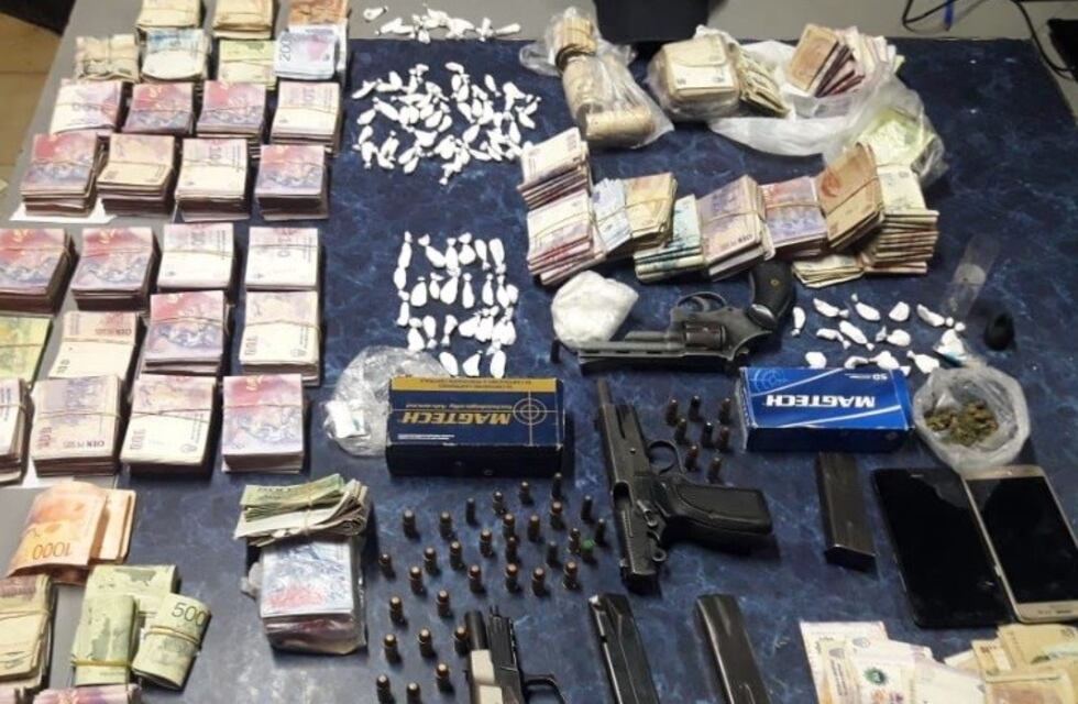 Secuestraron armas, drogas y casi medio millón de pesos en Maipú